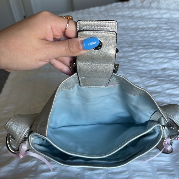 RARE Vintage COACH Y2K Silver Metallic Demi Shoulder Flap Bag 8B21 - Picture 13 of 17